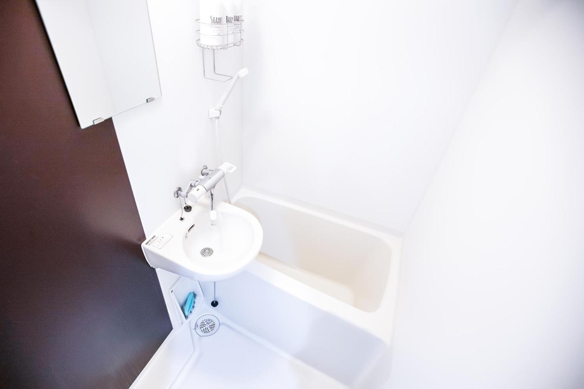 Shinjuku Ryokan Retreat: Local Tokyo Experience Near Higashi-Shinjuku Station Exterior photo
